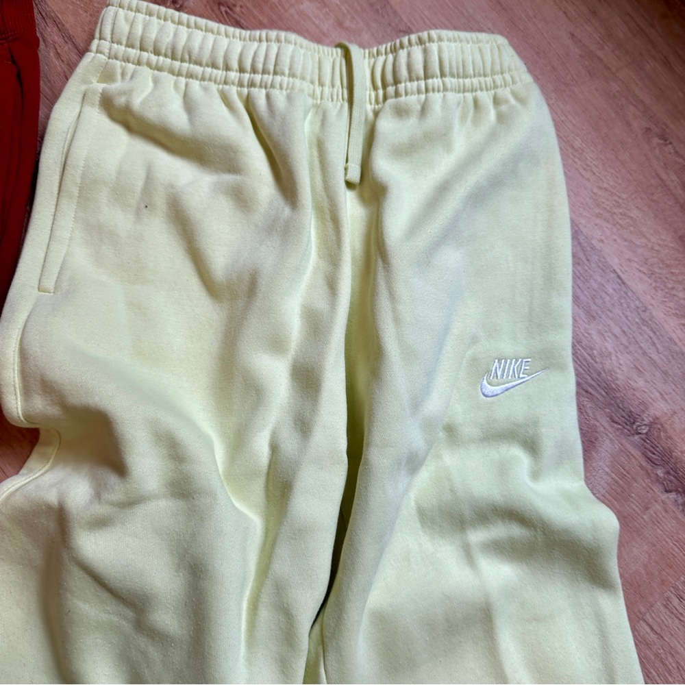 2️⃣✌🏽Nike 💛❤️ PAIRS Fleece Joggers in Green/Yellow and Brick Red - New - Picture 4 of 10